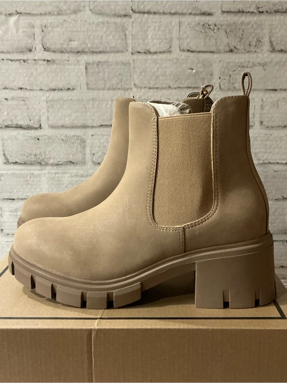 MIA Ivy Lug Sole Women’s Size 8.5 Chelsea Boot